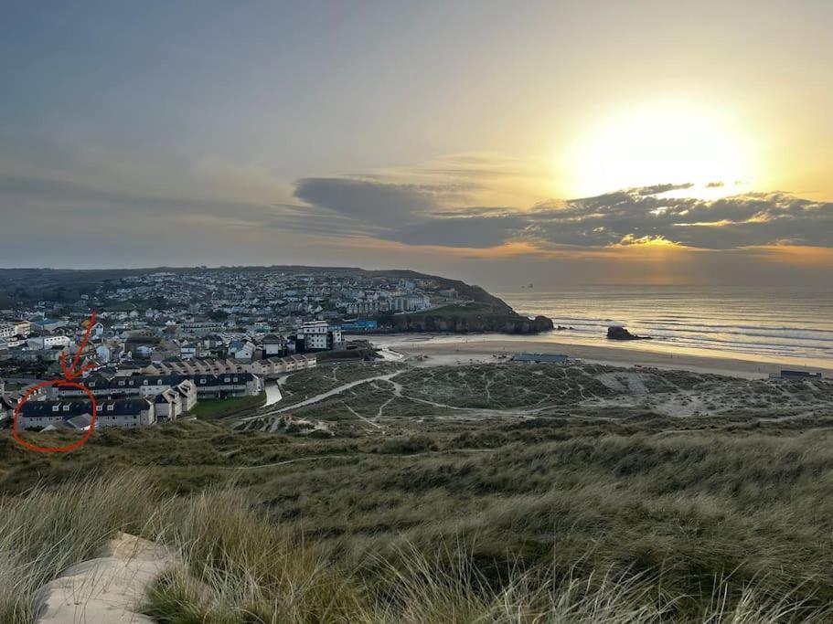 Direct Beach Access! Top Floor Apartment Perranporth Buitenkant foto