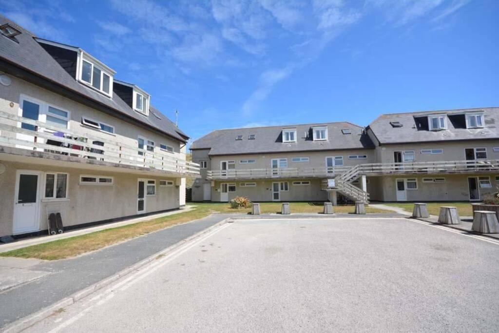 Direct Beach Access! Top Floor Apartment Perranporth Buitenkant foto