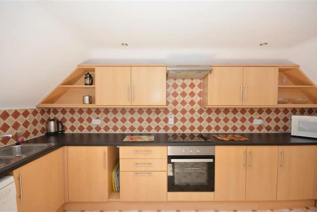 Direct Beach Access! Top Floor Apartment Perranporth Buitenkant foto