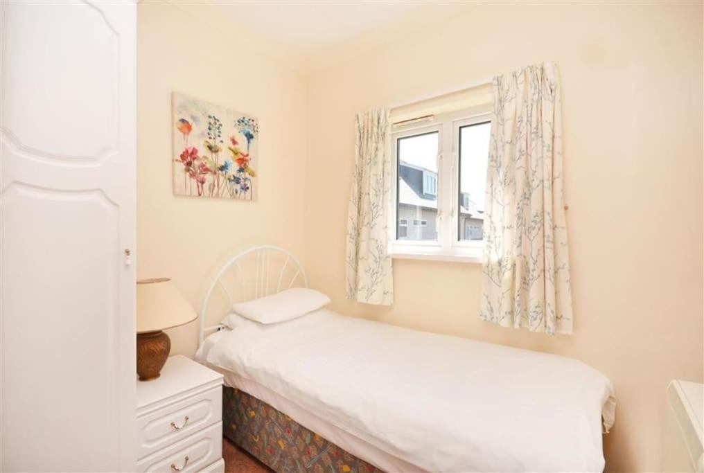 Direct Beach Access! Top Floor Apartment Perranporth Buitenkant foto